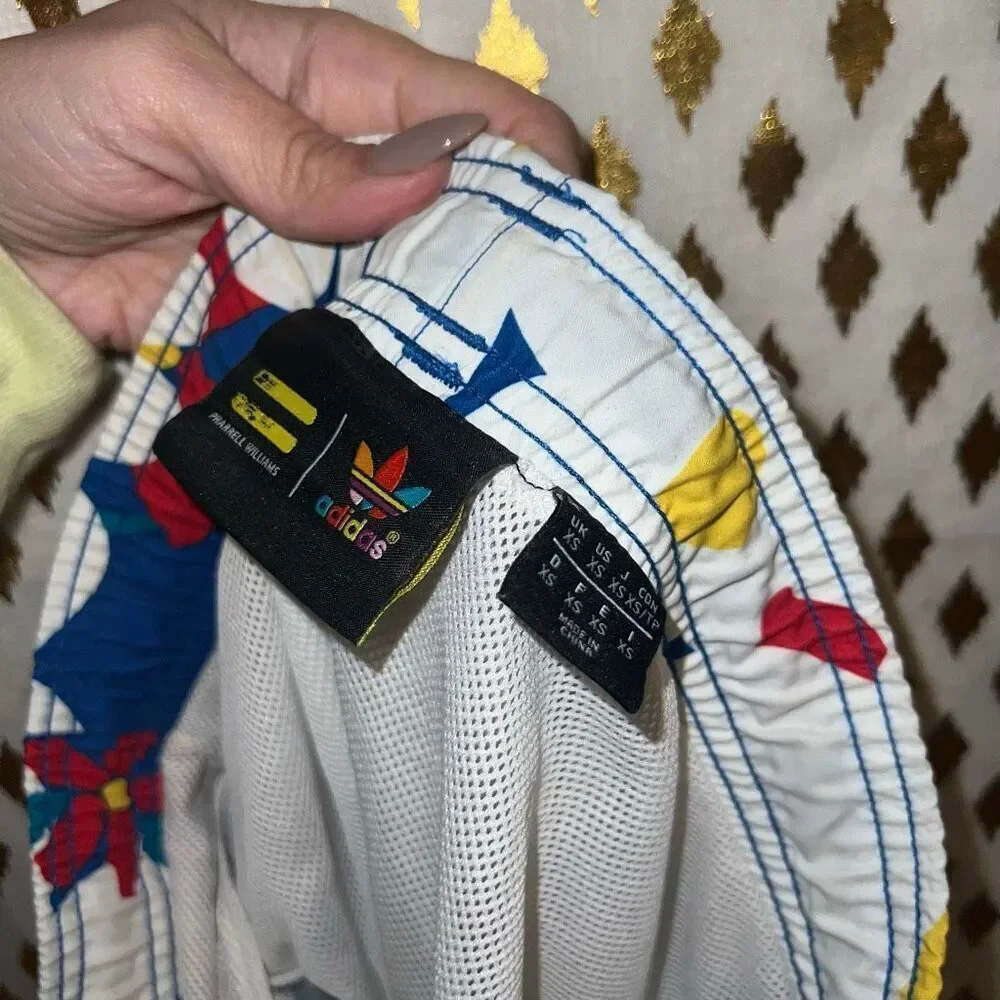 ADIDAS X Pharrell Williams Mens Kauwela Daisy Swim Trunks shorts size XS